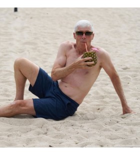 Den Nude Beach Lave Bein Solbriller